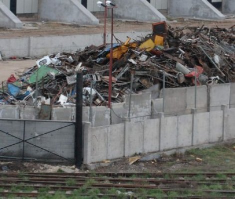 Zeci de percheziţii, la evazoniştii de fier vechi